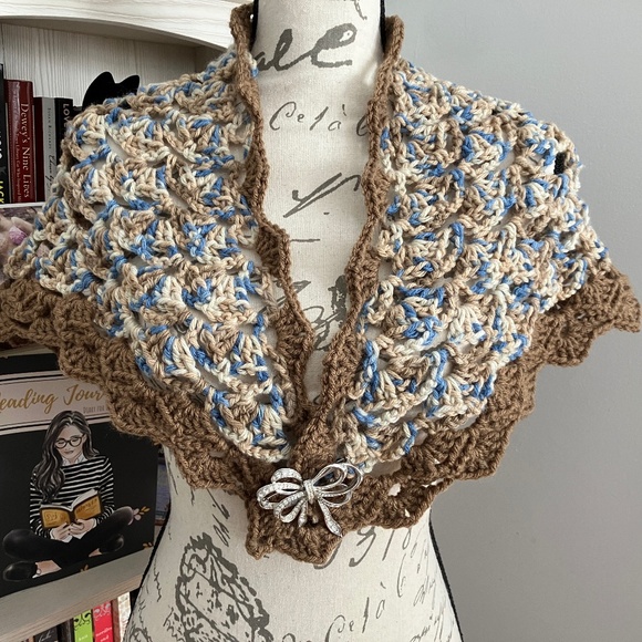 Lovely Hand Crocheted Shawl NWOT - Picture 2 of 10